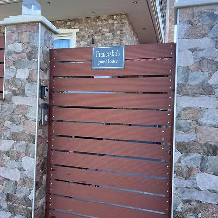 ארטמידה Franceska'S Guest House מראה חיצוני תמונה